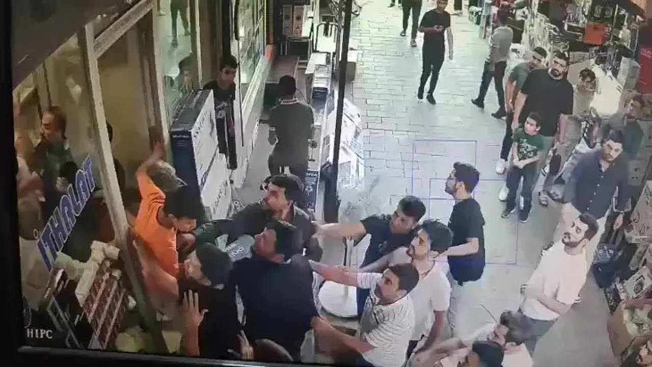 İş yerinde büyük kavga: O anlar kamerada