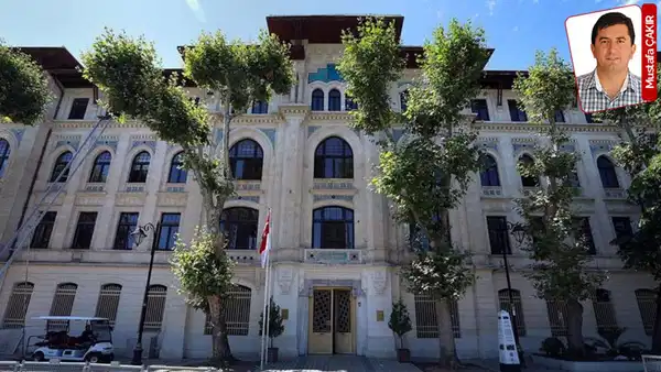 Tapu ve Kadastro Genel Müdürlüğü, eski binasının yerine yenisini yaptırırken, muhalefetten eleştiri geldi: ‘Milletin parası boşa harcanıyor’