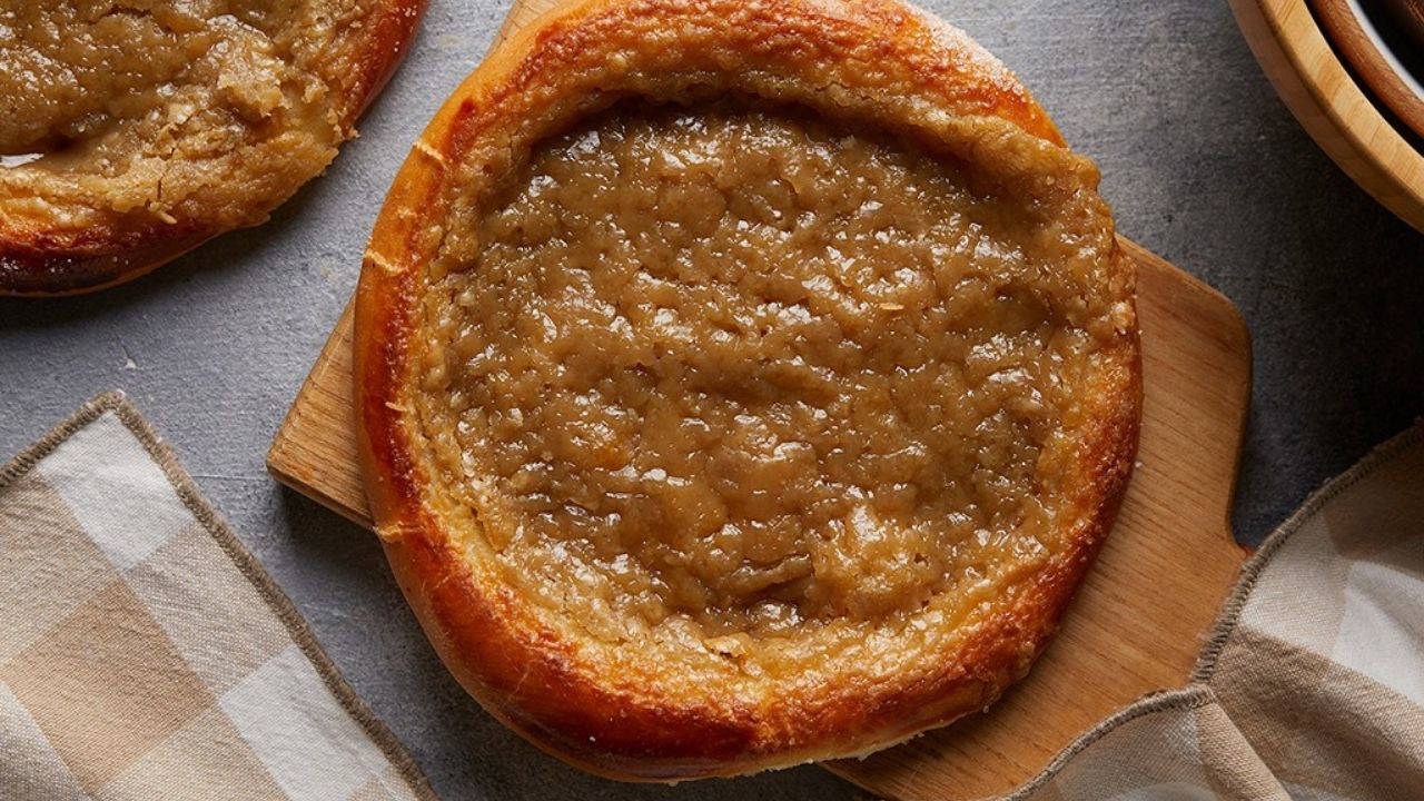 Çay saatlerinin aranan lezzeti: Tahinli pide tarifi