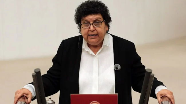 CHP'deki görevinden azledildi: 'Benim için demokrasi madalyasıdır'