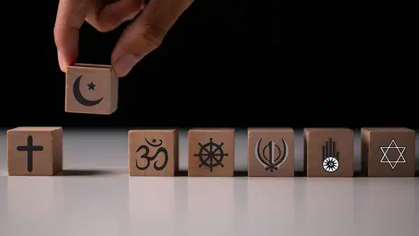 Gençlerin üçte birinden çarpıcı yanıt: 'Dindarlık artık göstermelik yaşanıyor'