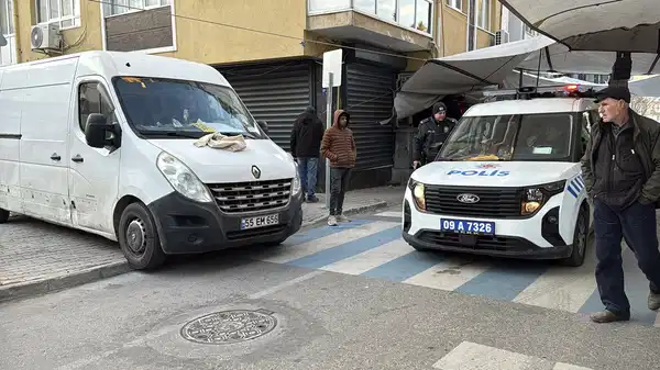 Akraba pazarcıların silahlı yer kavgası: 3 yaralı