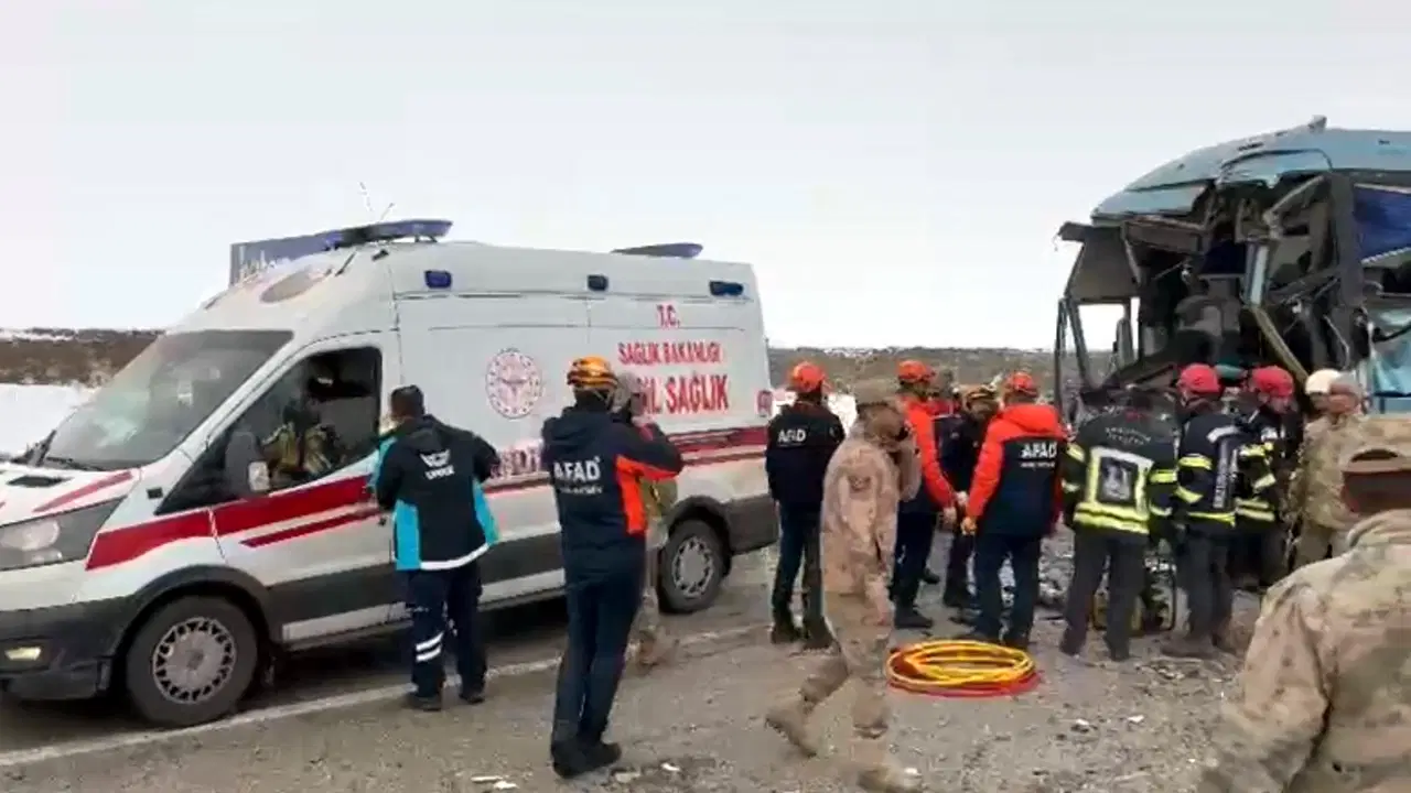 İlk kazada 20 kişi yaralanmıştı... Aynı yerde 2. zincirleme kaza: 1 ölü, 4 yaralı