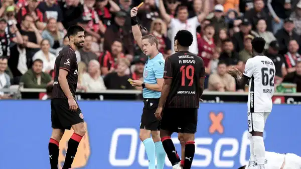 Danimarka'da gündem Midtjylland - Beşiktaş maçı: 'Aptalca bir kırmızı kart'