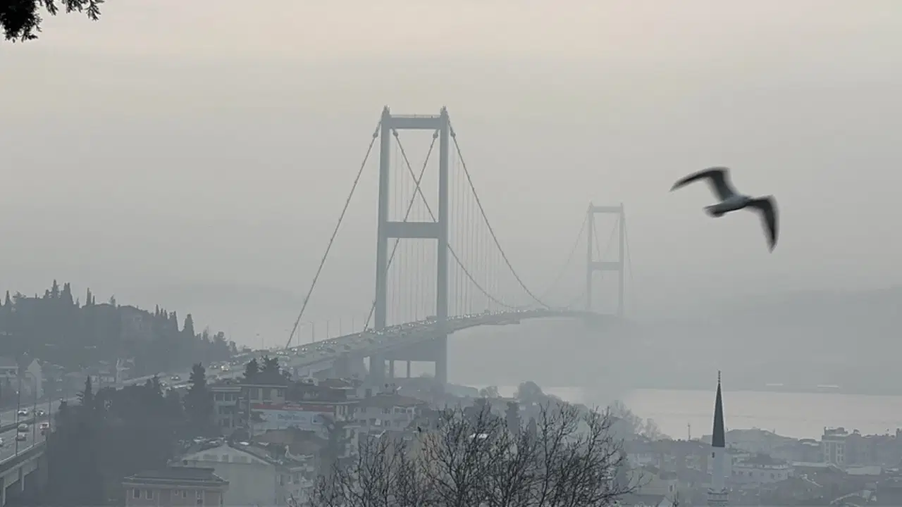 İstanbul Boğazı ve çevresinde sis etkili oldu