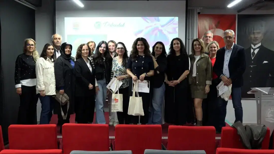 ‘Değişen Dünyada Aile Olmak’ semineri: Uzmanlar akran zorbalığı ve dijital zorbalık konusunda uyardı