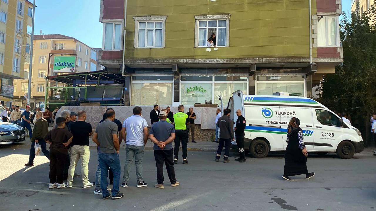 Kadını katletti, sabaha kadar başında bekledi: 'Annenizi öldürdüm' diyerek oğlunu aradı