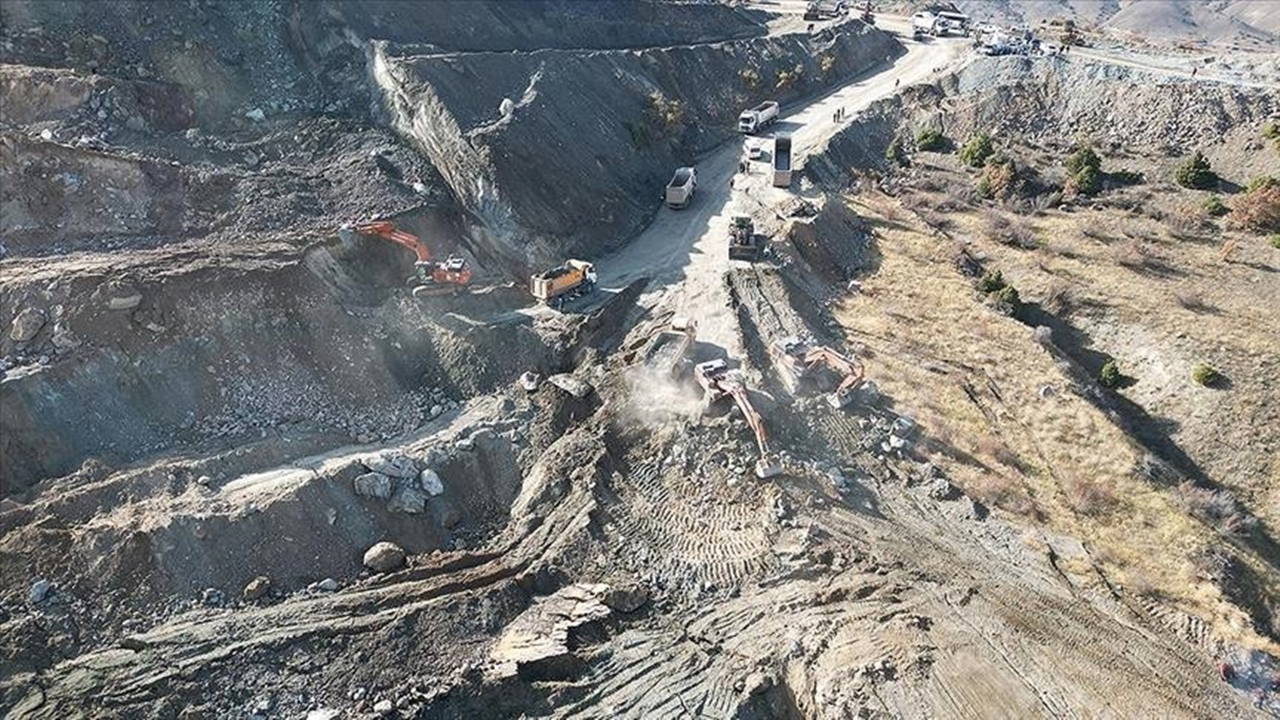 Sivas'ta maden ocağındaki göçük: Şantiye müdürü 8 gündür aranıyor!
