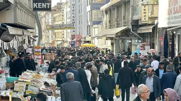 Van'da esnaf İran savaşından endişeli: 'Esnaf kan kaybediyor'
