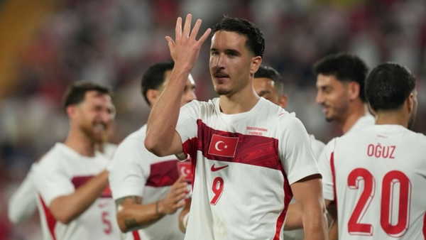 Milli futbolcu Deniz Gül'ün Portekiz'deki evine hırsız girdi!