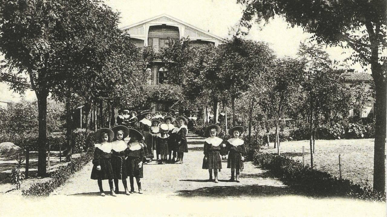 Üniforma: Zamanın bedene yazdığı kimlik