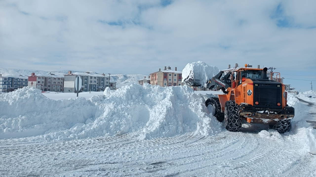 Van, Bitlis ve Hakkari'de 157 yerleşim yerinin yolu kapalı!