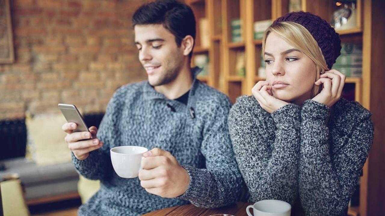 Modern ilişkilerin sessiz düşmanı: Phubbing nedir, nasıl durdurulur?
