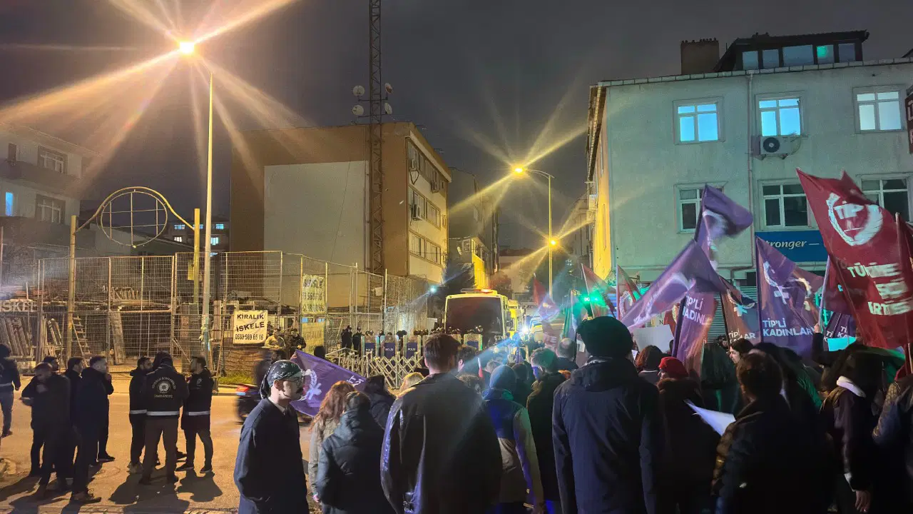 TİP'ten, Fatmanur Çelik ve kızı için Kur'an’a Hizmet Vakfı önünde eylem