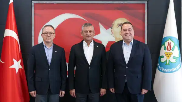 Özgür Özel, Besim Dutlulu ve Manisa'daki 14 ilçe belediye başkanıyla görüştü