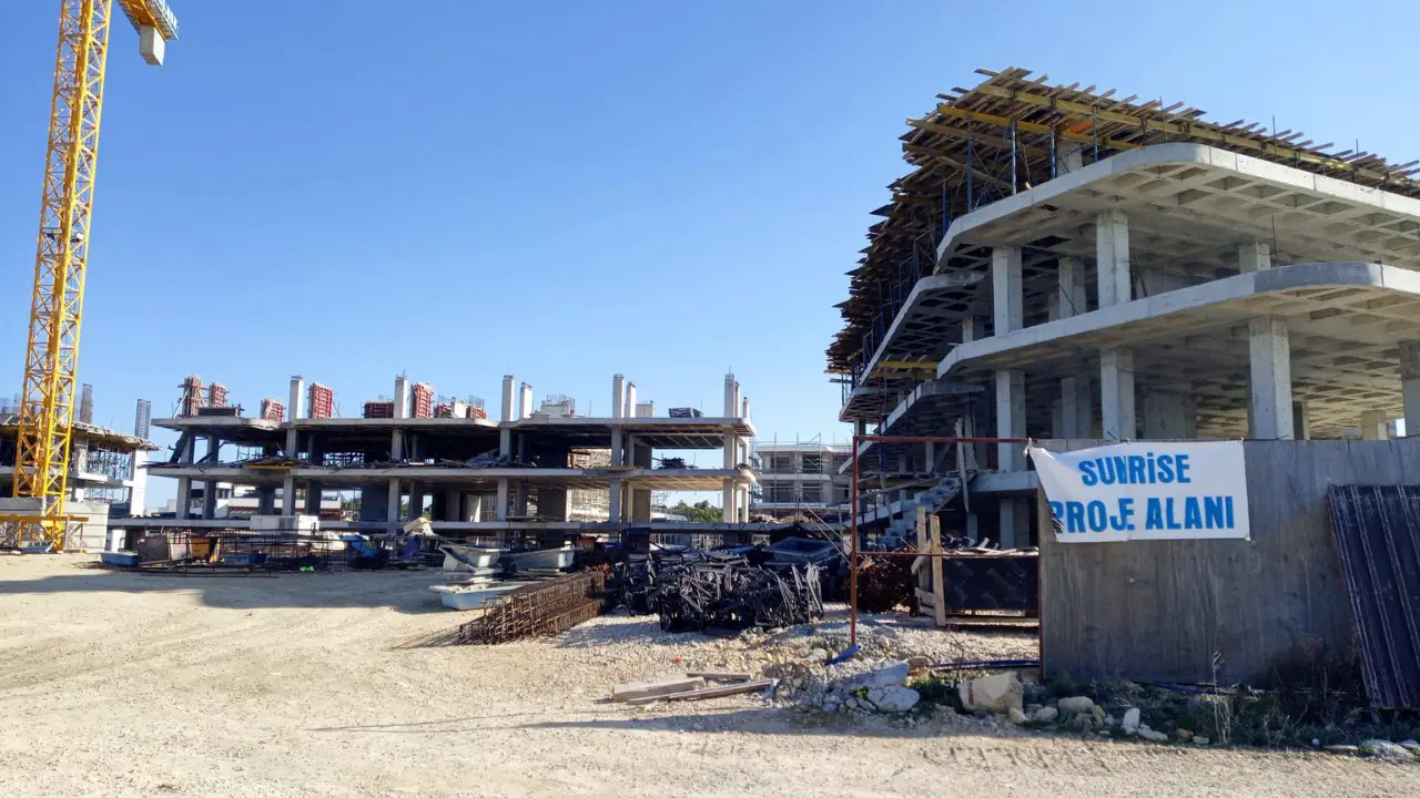 Çeşme’nin kalbine beton hançer: Günübirlik alana ‘kaçak’ rezidans