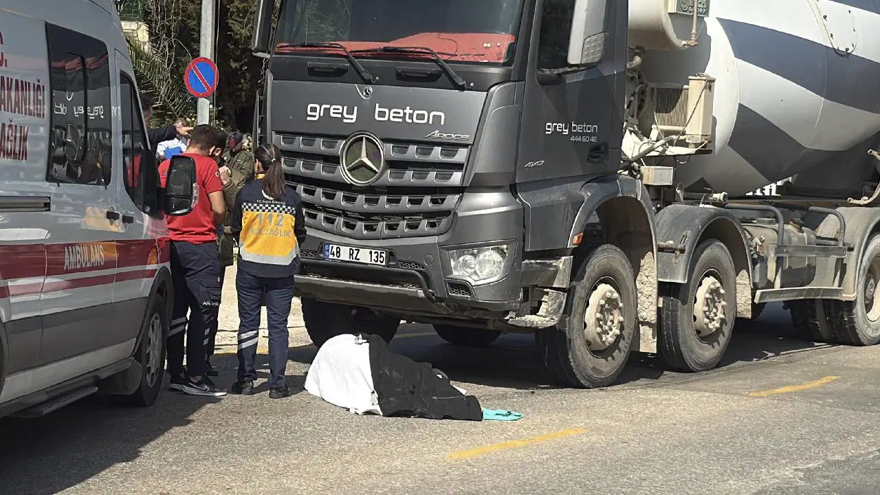 Yaya geçidinde beton mikseri çarptı... Ünlü iş insanı feci şekilde can verdi!