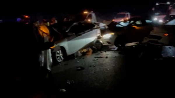 Bayram dönüşü trafiğinde zincirleme kaza: 5 araç birbirine girdi