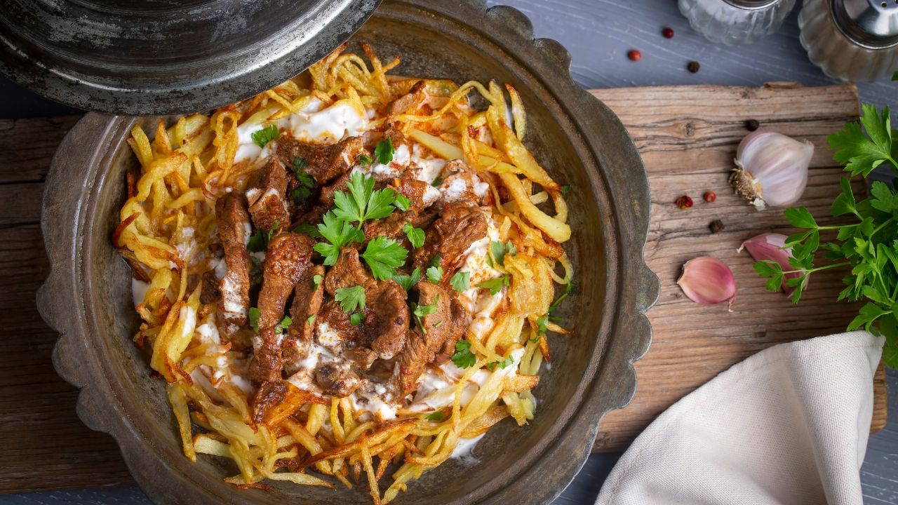 Çıtır patatesle kat kat lezzet: Çökertme kebabı tarifi