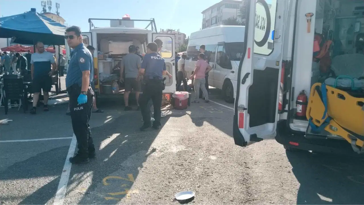 2 Kişi Pazar Yerine Ateş Açıp Kaçtı: Çok Sayıda Yaralı Var!