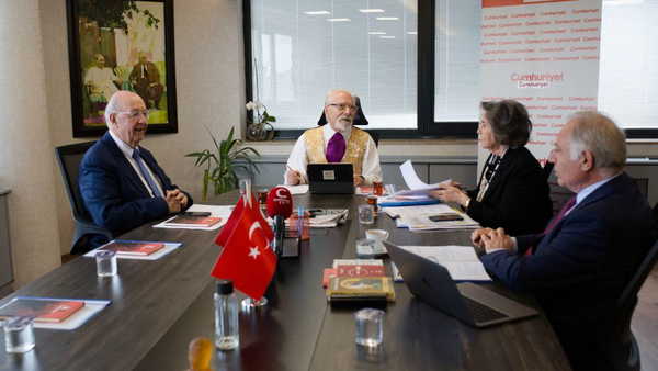 Yuvarlak Masa: Cumhuriyetimizi yeniden ayağa kaldırmalıyız