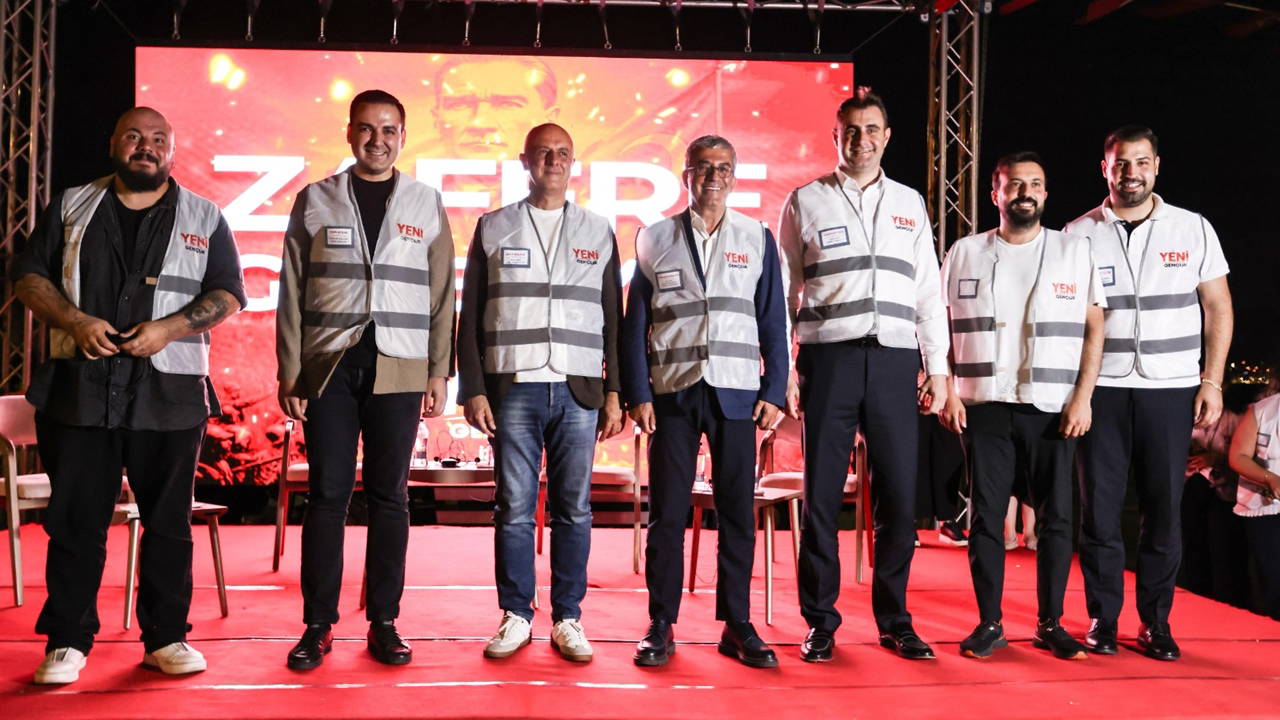 İzmir’de YENİ Partili gençlerden 30 Ağustos mesajı: 'Yorulacağız ama durmayacağız'