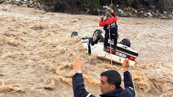 Muğla'da otomobil sele kapıldı, bir kişi hayatını kaybetti!