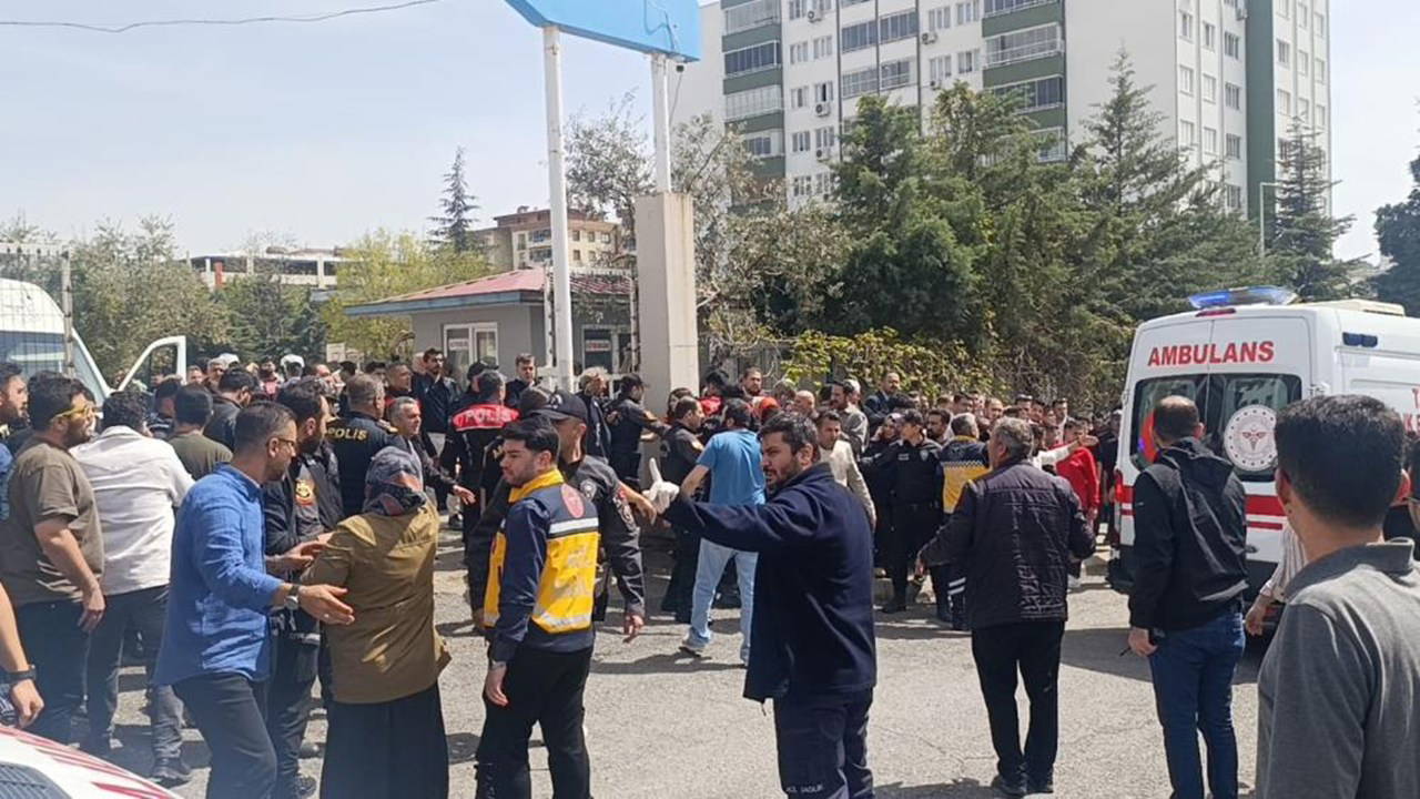 Son dakika... Kahramanmaraş'ta okulda silahlı saldırı: İlk belirlemelere göre 1 öğretmen ve 3 öğrenci hayatını kaybetti