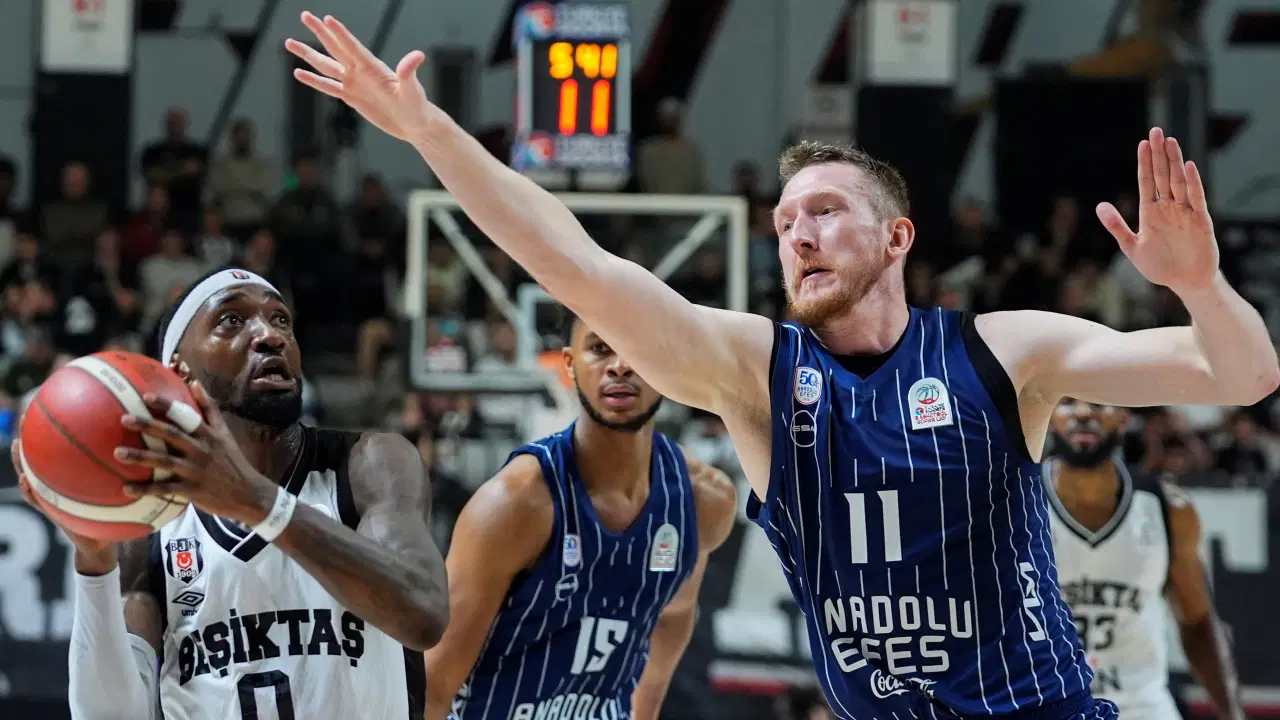 Beşiktaş GAİN, Anadolu Efes'i devirdi: 7'de 7 yaptı!