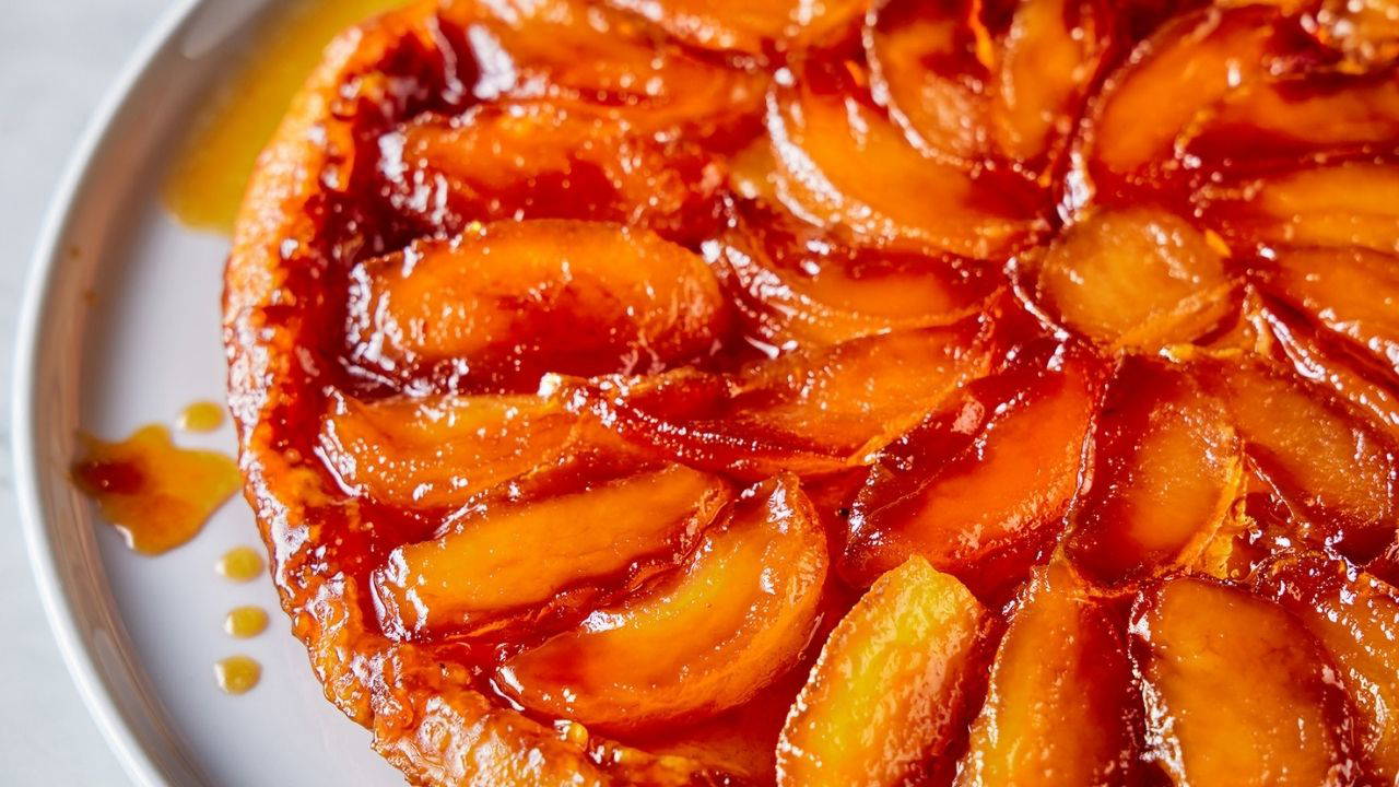 Fransız pastacılığının inci lezzeti: Tarte Tatin tarifi
