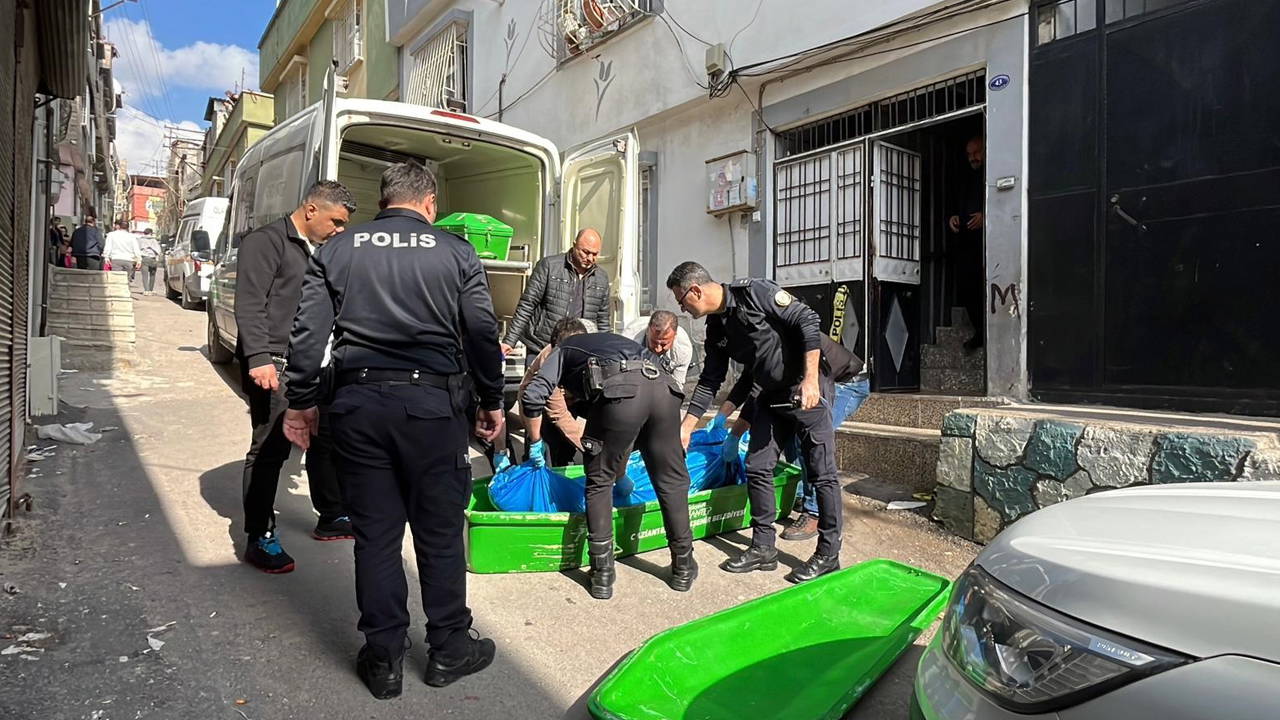 'Taciz' iddiası: 14 yaşındaki kız çocuğu, babasını boynundan bıçaklayıp öldürdü