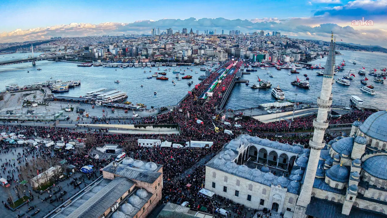 Galata Köprüsü'nde Filistin'e destek mitingi yapıldı