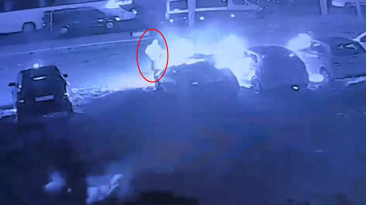 Antalya'da Yangın Dalgası: Oto Galeri İhtiyacında, Motivasyon Belirsiz!