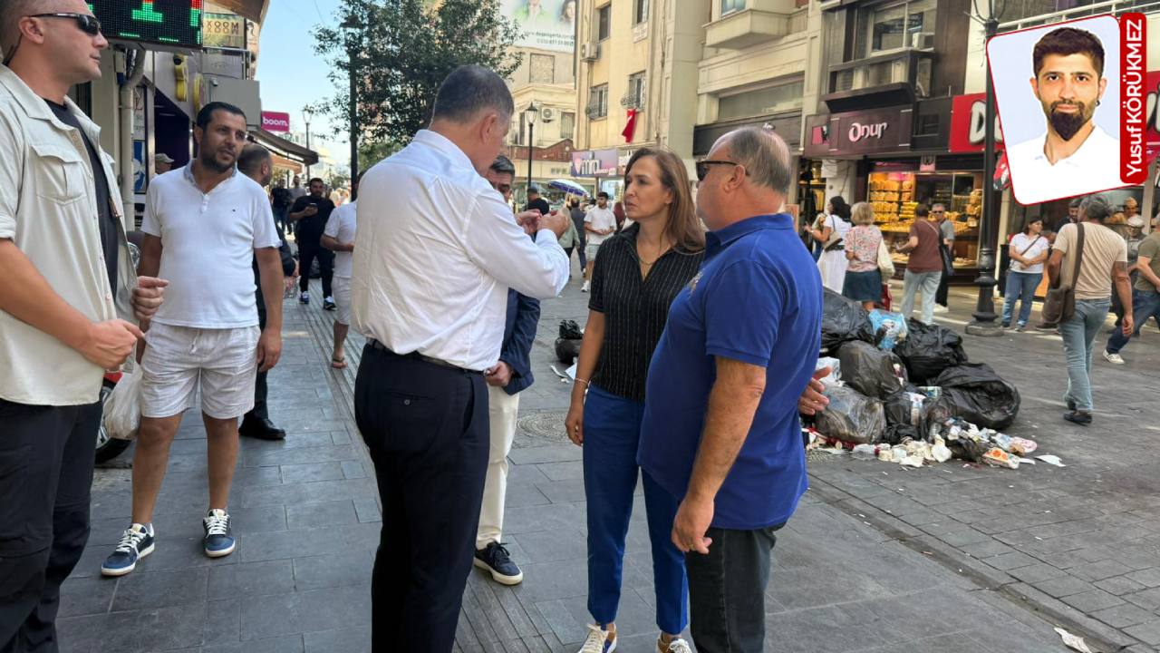 İzmir Büyükşehir Belediye Başkanı Cemil Tugay, Karşıyaka’da çöp topladı!