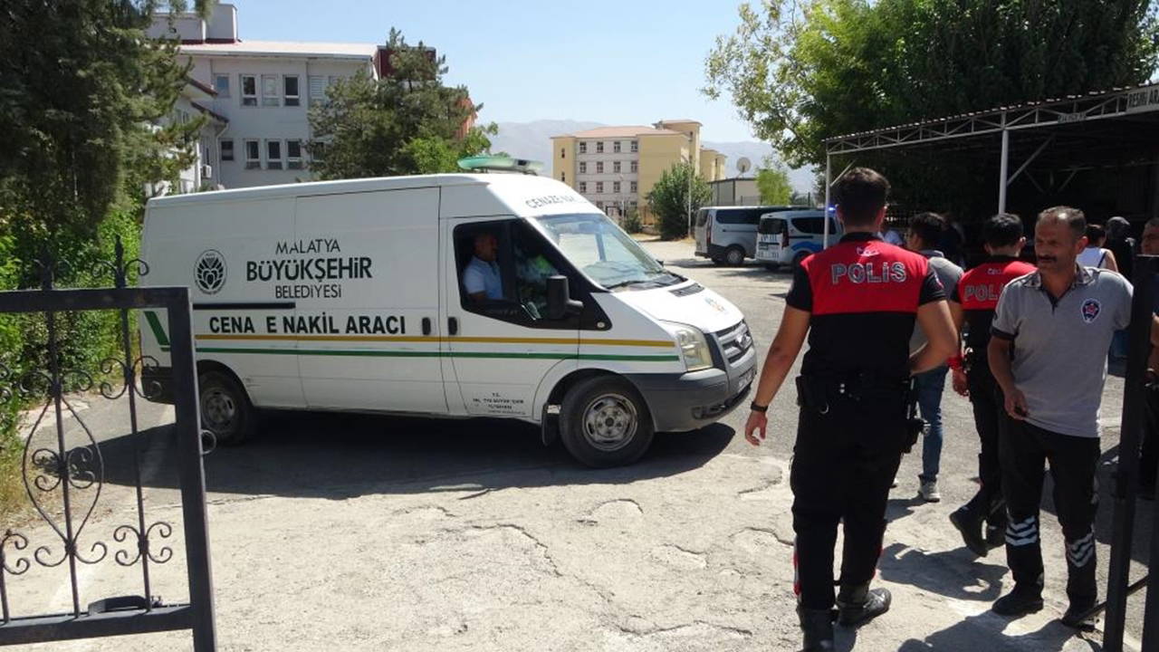 Operatör iş makinesinin altında kaldı: Hayatını kaybetti!