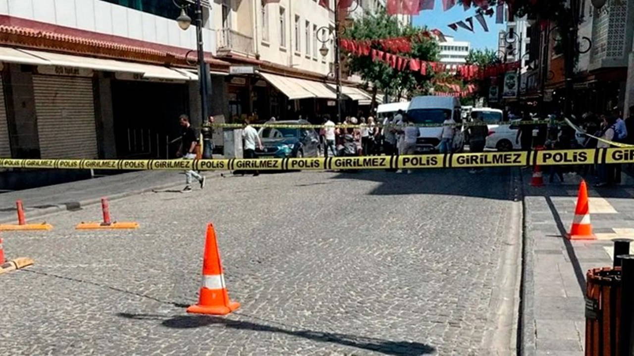 Diyarbakır'da Yapı Kredi şubesine silahlı saldırı