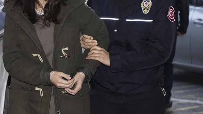 Denizli'de bebeğini darbeden anne ve erkek arkadaşı tutuklandı