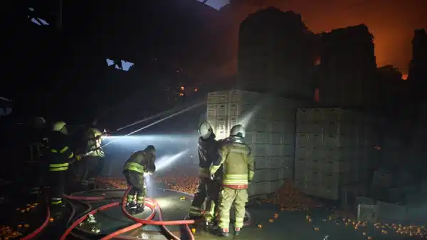 Hatay'da narenciye paketleme tesisinde yangın: 1 işçi hayatını kaybetti!