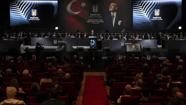 Beşiktaş Genel Kurulu'nda gergin anlar: İhraç oylamasında salon karıştı