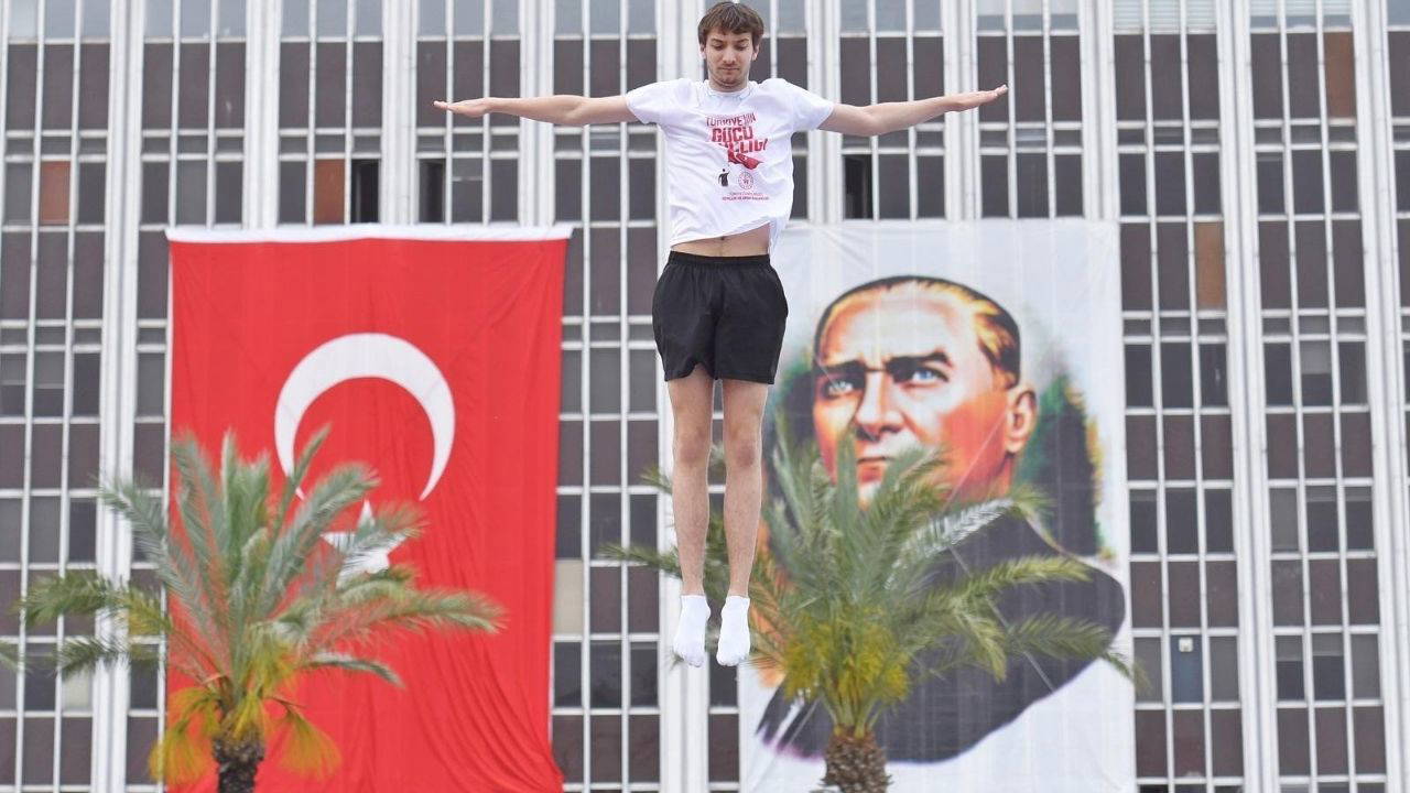 İzmir’i 19 Mayıs coşkusu sardı
