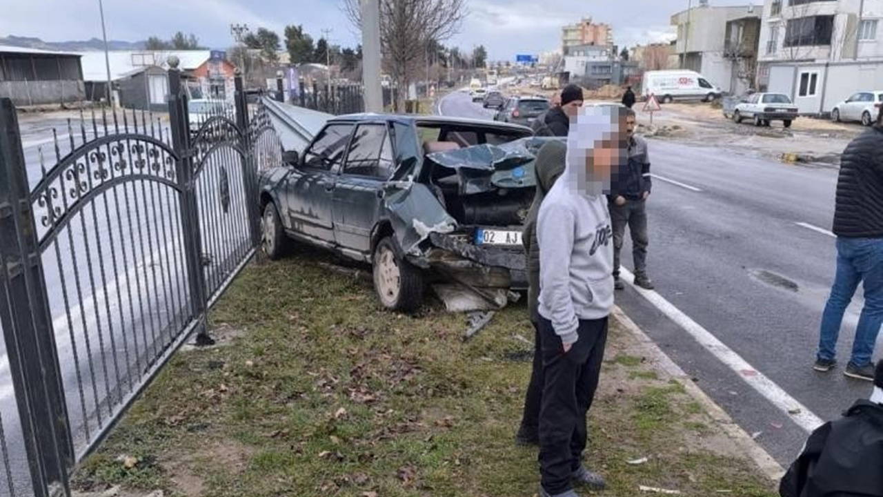 Yayaya yol vermek isterken çarpıştılar: 3 yaralı