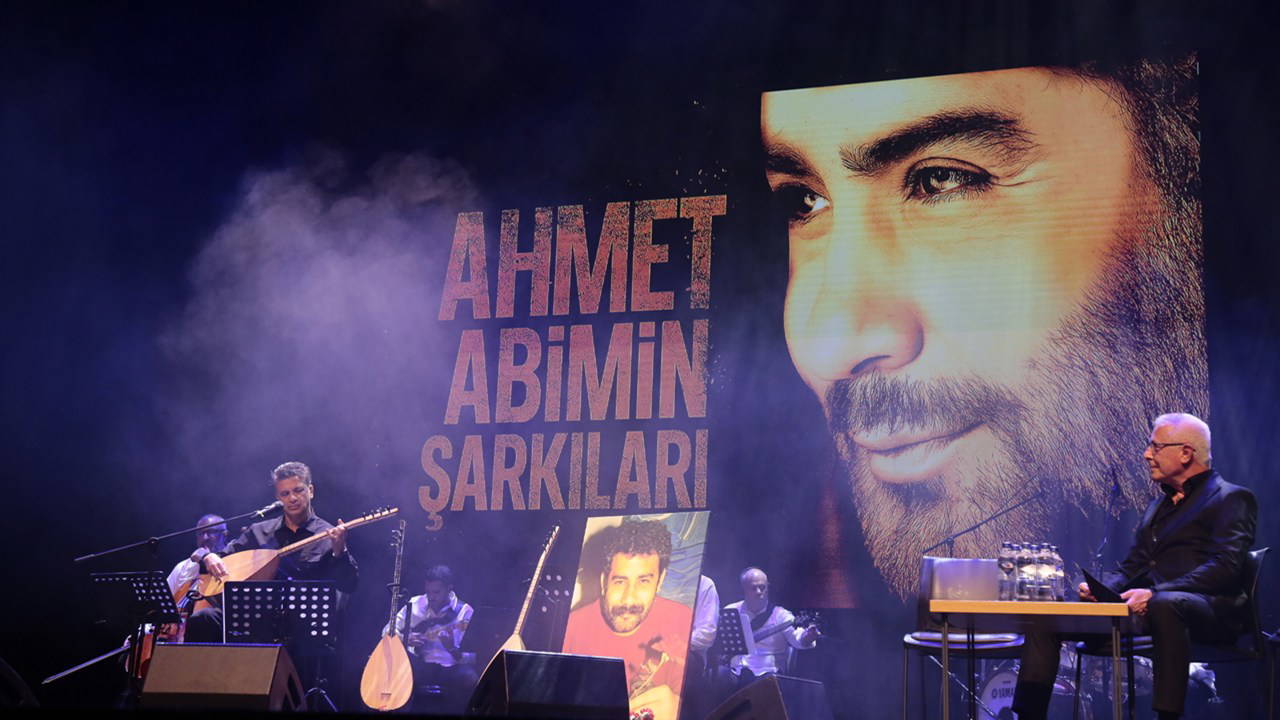 Ahmet Kaya için Atatürk Kültür Merkezi'nde anma