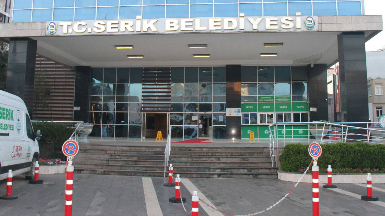 Antalya'da Serik Belediye binasına silahlı saldırı