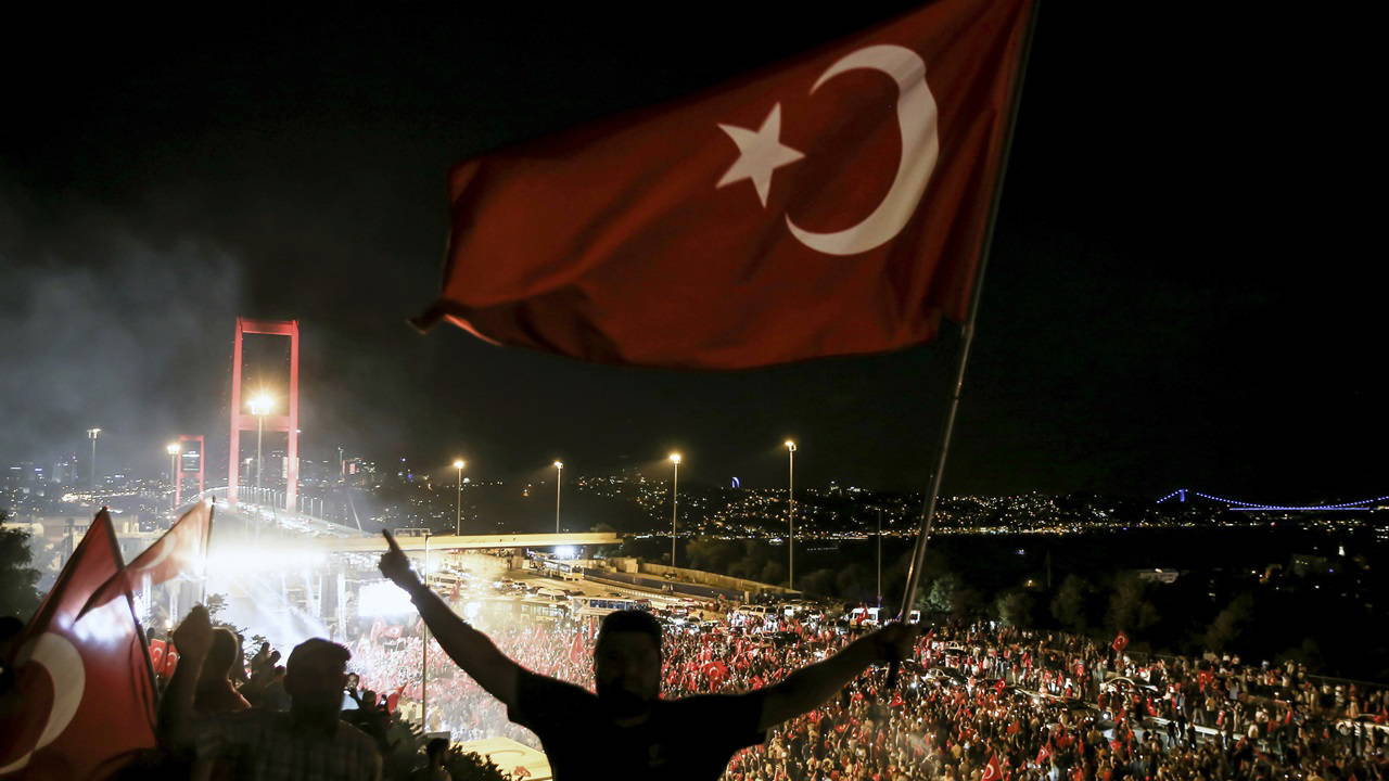 Spor camiasından 15 Temmuz Milli Birlik ve Demokrasi günü paylaşımları