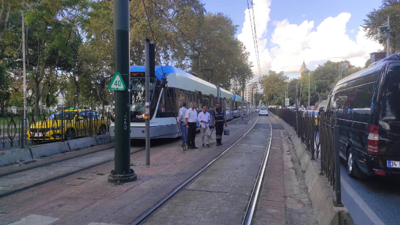 İstanbul'da tramvay bir yayaya çarptı!
