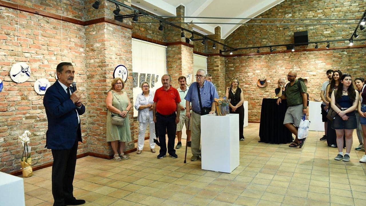 ‘Mavinin Kıyısında’ isimli seramik sergisi açıldı 