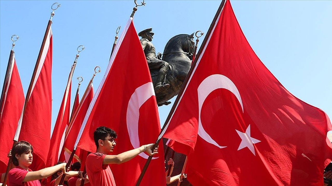 Barolar ve demokratik kitle örgütlerinden 19 Mayıs Atatürk'ü Anma, Gençlik ve Spor Bayramı paylaşımları!
