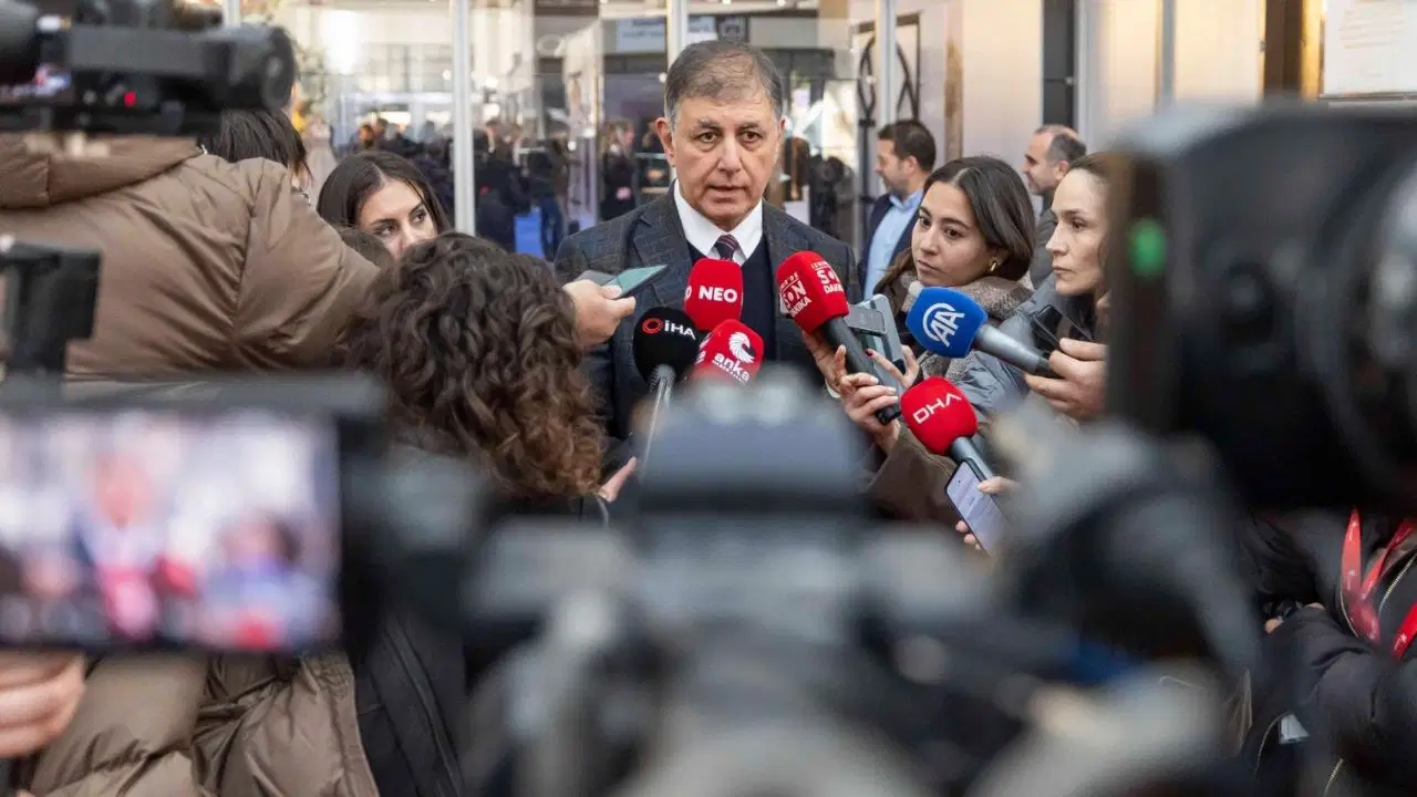 Cemil Tugay’dan Vakıflar Bölge Müdürlüğü’ne tepki: İzmir halkının malına çökemezler