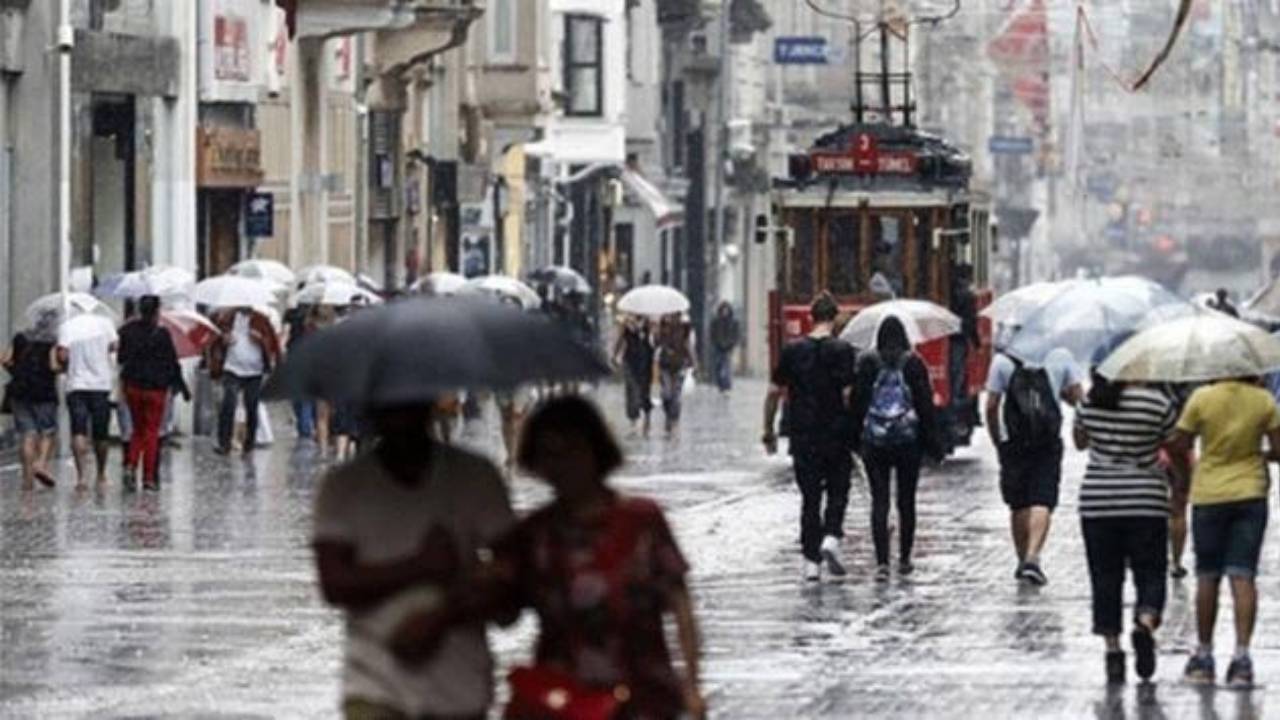 AKOM’dan İstanbul için kritik uyarı: Sağanak yağış ve fırtına etkisini artıracak