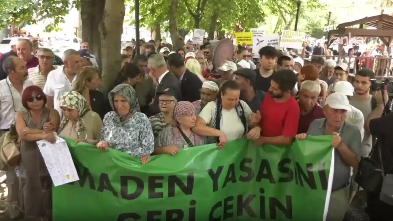 Zeytinleri için nöbet tutan köylülerden açlık grevi kararı: 'Biz bu topraklar için ölürüz de dönmeyiz demiştik. Ölmek var, dönmek yok'